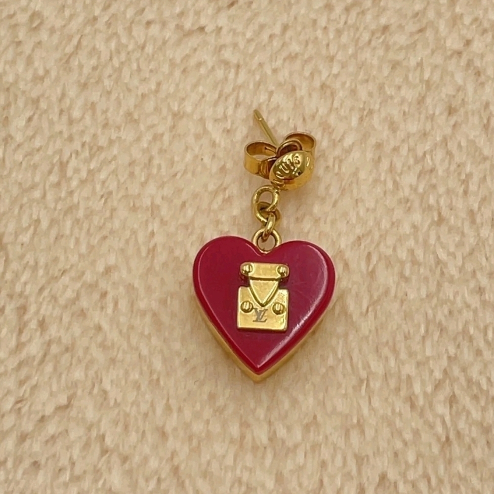 Louis Vuitton Pomme D'Amour Lock Me Heart Drop Earrings - Picture 12 of 16